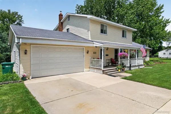 310 Browning DR, Howell, MI 48843