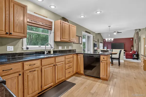 7665 Towering Pines DR, Hamburg Township, MI 48116