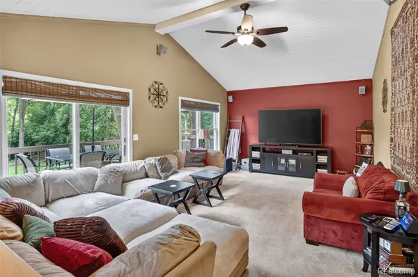 7665 Towering Pines DR, Hamburg Township, MI 48116