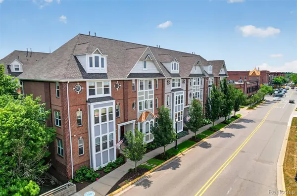 223 N Michigan AVE, Howell, MI 48843