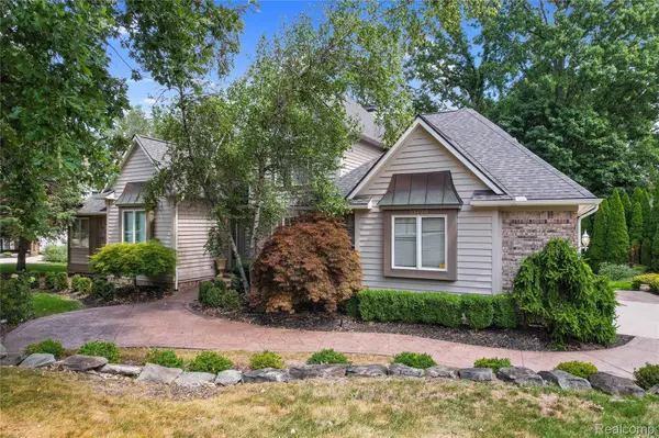 21720 Heatheridge LN, Farmington Hills, MI 48167