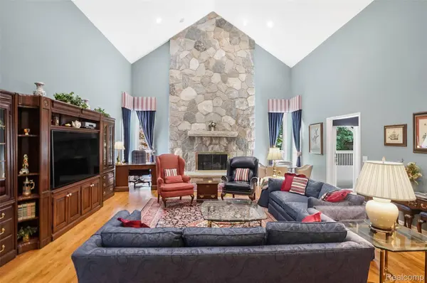 21720 Heatheridge LN, Farmington Hills, MI 48167