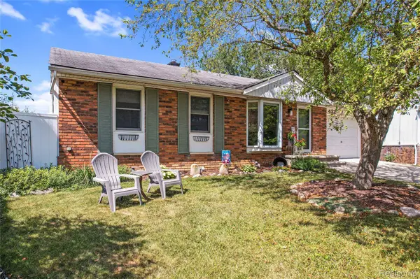 432 Lyon CT, South Lyon, MI 48178