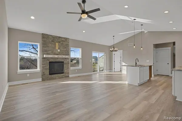 8504 Forest Glen DR, Grand Blanc Charter Township, MI 48439