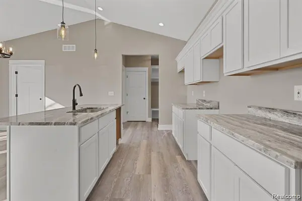 8504 Forest Glen DR, Grand Blanc Charter Township, MI 48439
