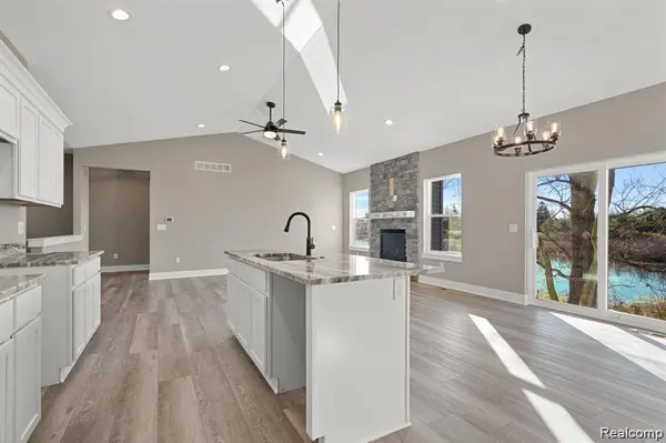 8504 Forest Glen DR, Grand Blanc Charter Township, MI 48439