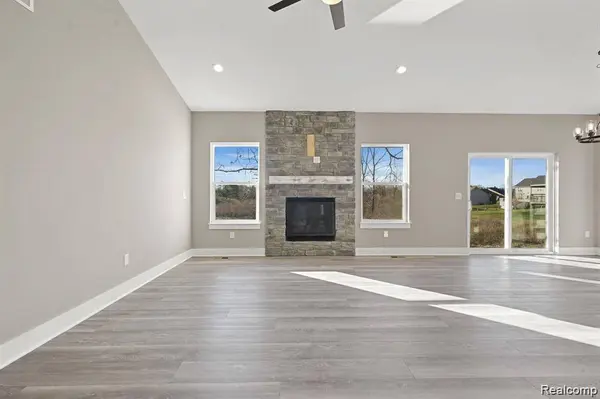 8504 Forest Glen DR, Grand Blanc Charter Township, MI 48439