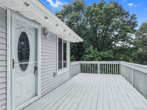 8484 Eaton RD, Springfield Charter Township, MI 48350