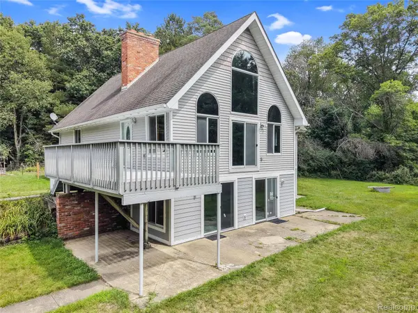 8484 Eaton RD, Springfield Charter Township, MI 48350