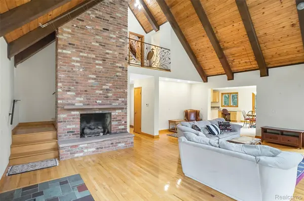 8484 Eaton RD, Springfield Charter Township, MI 48350