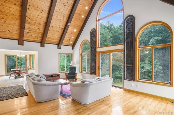 8484 Eaton RD, Springfield Charter Township, MI 48350