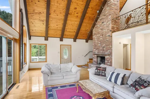 8484 Eaton RD, Springfield Charter Township, MI 48350