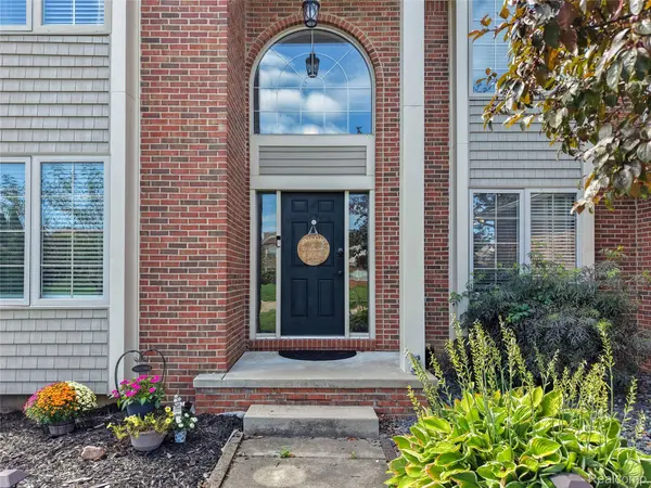 2303 Arciero CT, Hartland Township, MI 48855