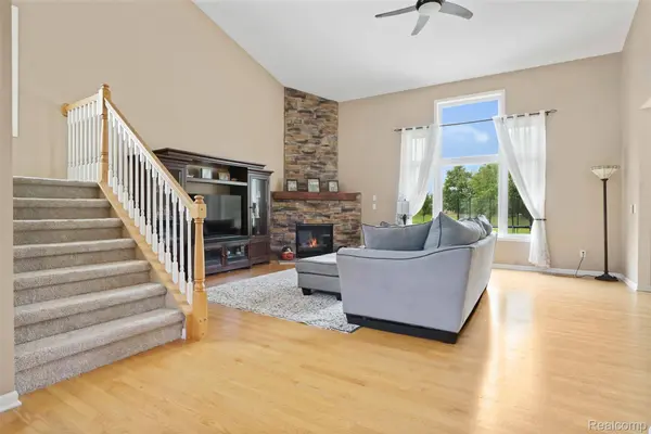 2303 Arciero CT, Hartland Township, MI 48855