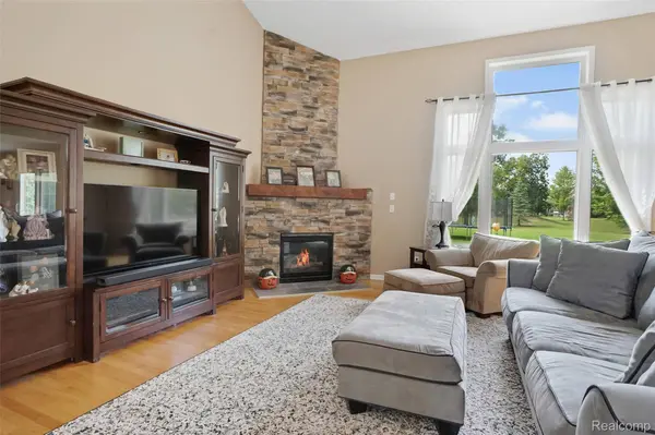 2303 Arciero CT, Hartland Township, MI 48855