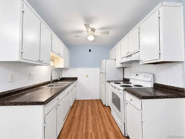 25301 Five Mile Rd #109, Originalcity, MI 48239