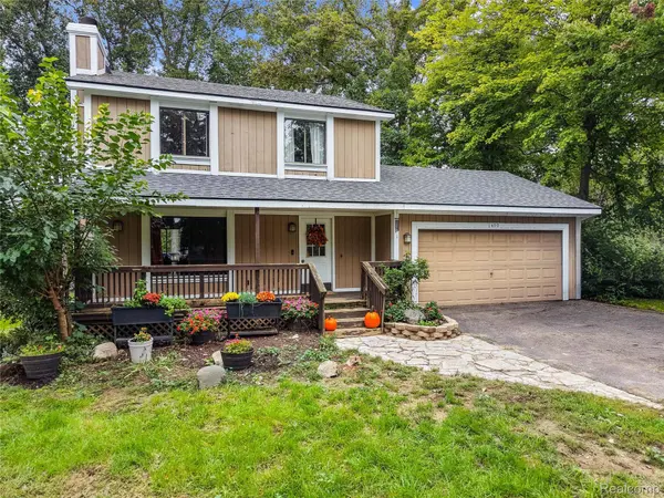 1490 Midwood DR, White Lake Charter Township, MI 48386