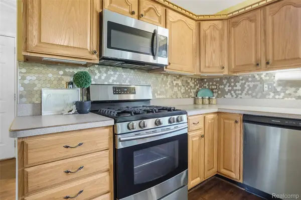 310 Browning DR, Howell, MI 48843