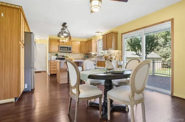 310 Browning DR, Howell, MI 48843