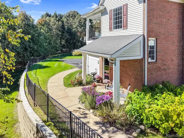 1066 Shiawassee CIR, Howell Township, MI 48843