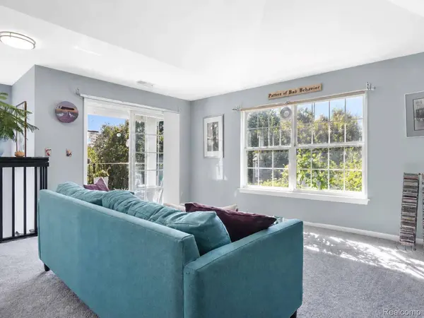 1066 Shiawassee CIR, Howell Township, MI 48843
