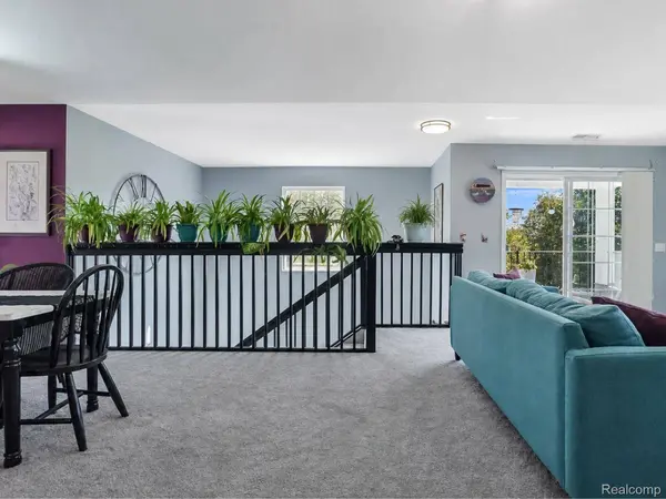 1066 Shiawassee CIR, Howell Township, MI 48843