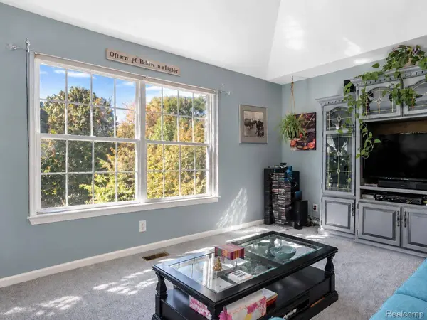 1066 Shiawassee CIR, Howell Township, MI 48843
