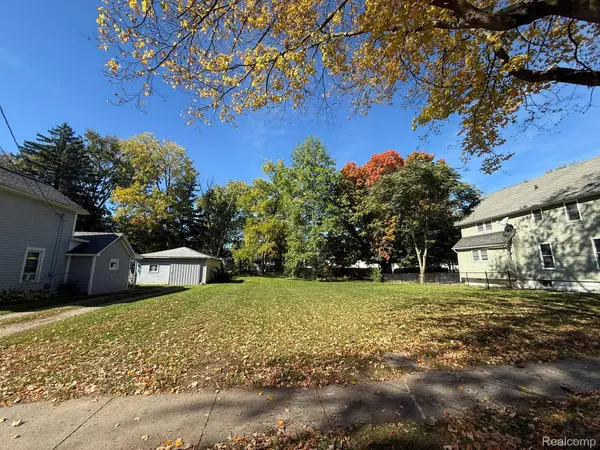 643 N Hickory ST, Owosso, MI 48867