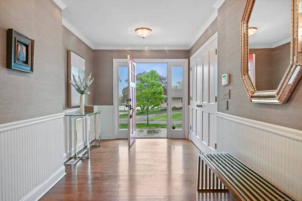 1 Braybourne Drive, Norwalk, CT 06855