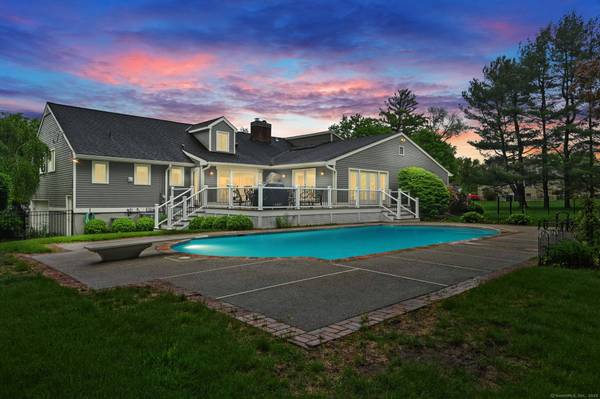 1 Braybourne Drive, Norwalk, CT 06855