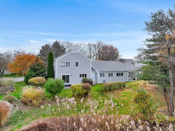 97 Field Point Drive #97, Fairfield, CT 06824