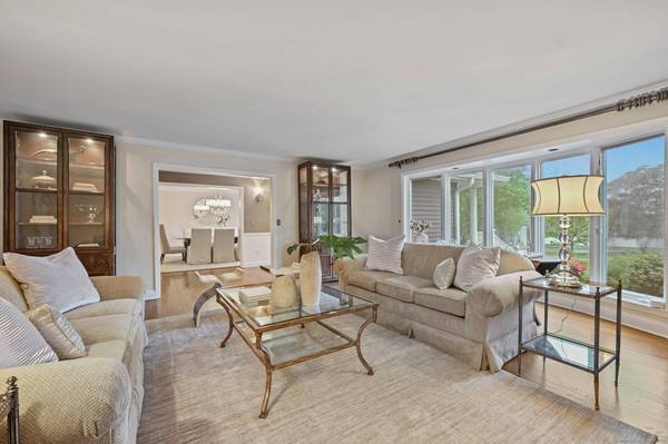 1 Braybourne Drive, Norwalk, CT 06855