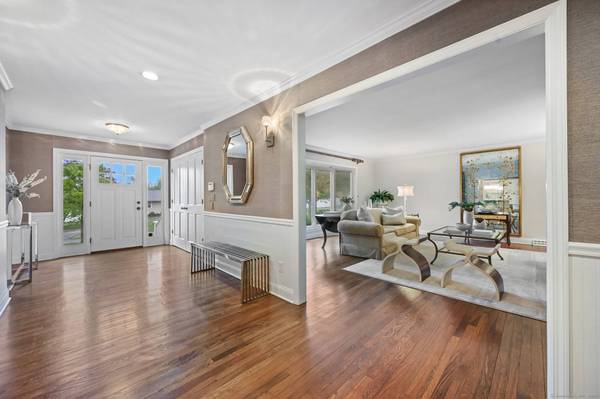 1 Braybourne Drive, Norwalk, CT 06855