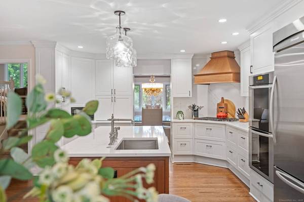 1 Braybourne Drive, Norwalk, CT 06855