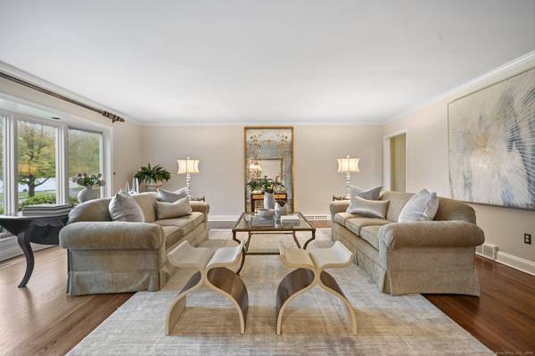 1 Braybourne Drive, Norwalk, CT 06855