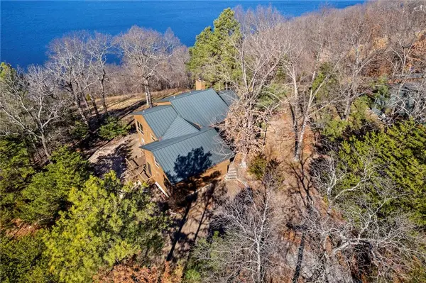188 Point Mirage Rd, Eureka Springs, AR 72631