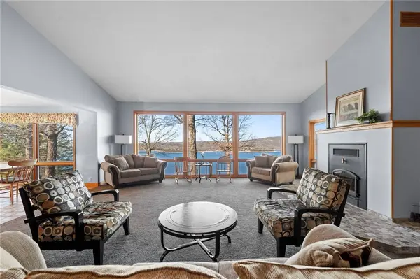 188 Point Mirage Rd, Eureka Springs, AR 72631