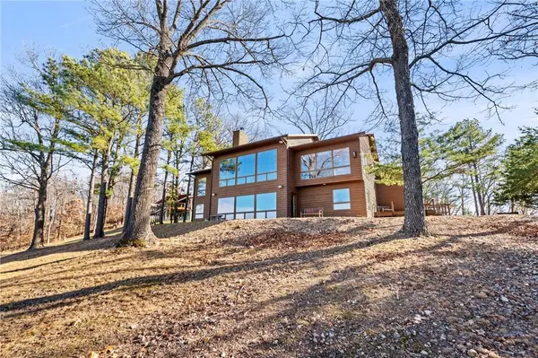 188 Point Mirage Rd, Eureka Springs, AR 72631