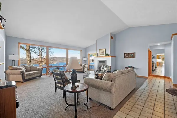 188 Point Mirage Rd, Eureka Springs, AR 72631