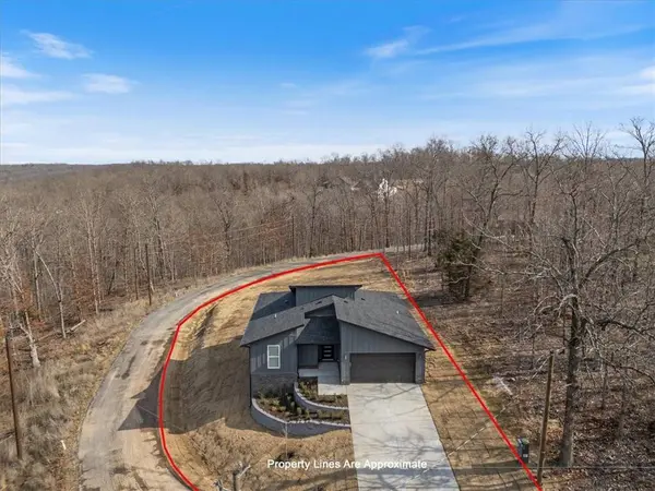 37 Haddington Dr, Bella Vista, AR 72715