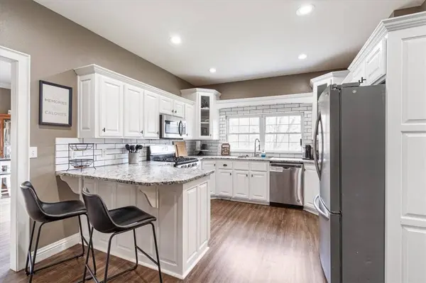 16893 Gum Springs Dr, Siloam Springs, AR 72761