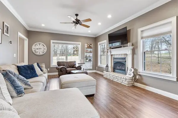 16893 Gum Springs Dr, Siloam Springs, AR 72761