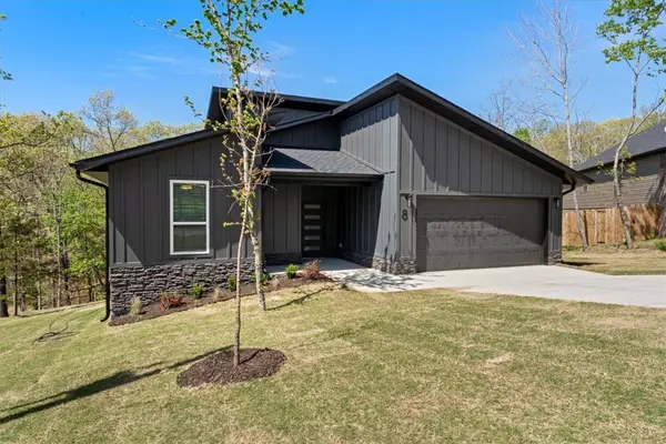 8 Roxburgh Ln, Bella Vista, AR 72715