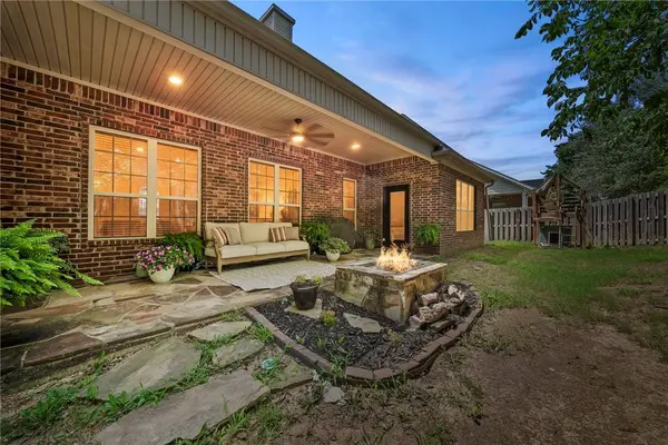 207 N Angel Falls Ln, Springdale, AR 72762
