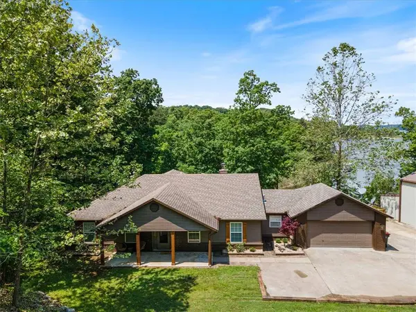 19166 Pinecrest Trl, Rogers, AR 72756