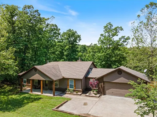 19166 Pinecrest Trl, Rogers, AR 72756