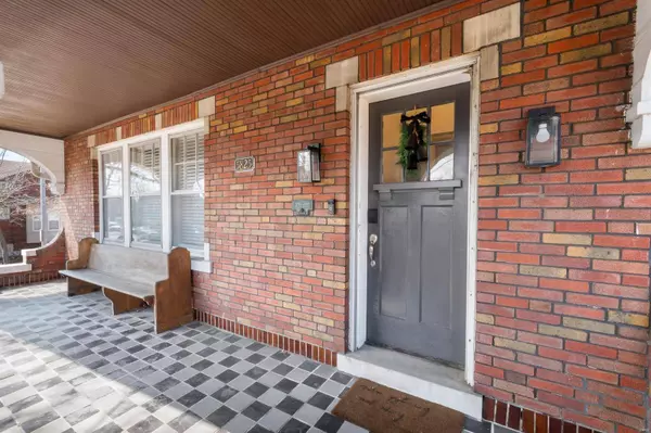 5825 S Grand BLVD, St Louis, MO 63111