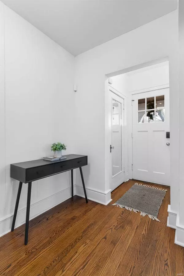 5825 S Grand BLVD, St Louis, MO 63111