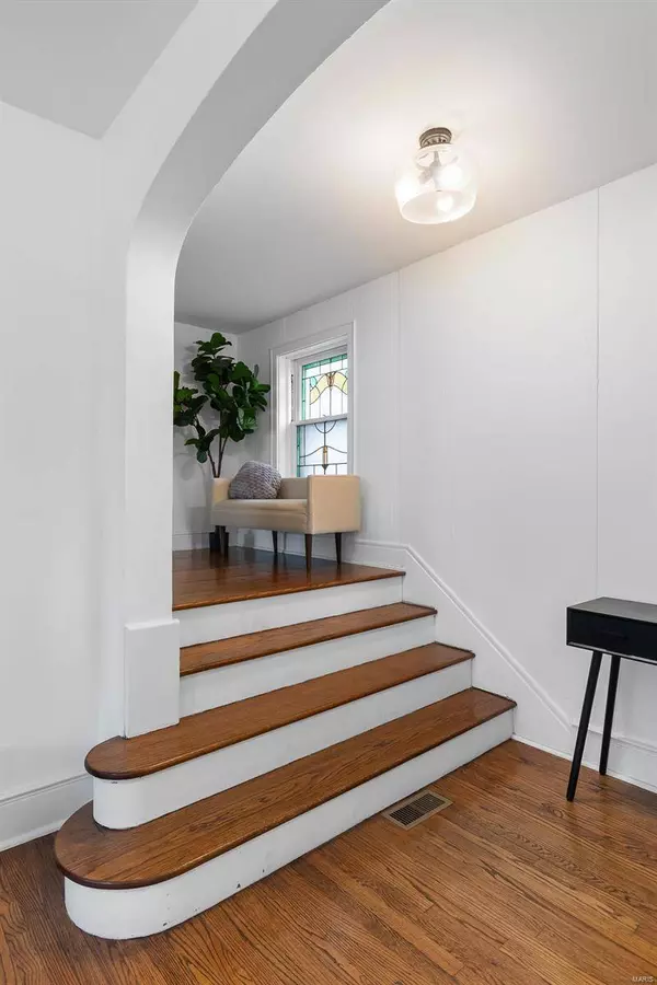 5825 S Grand BLVD, St Louis, MO 63111