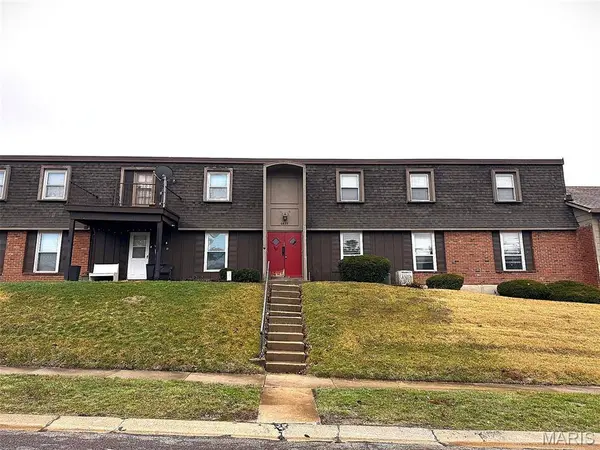 6655 Blossomwood DR, Florissant, MO 63033